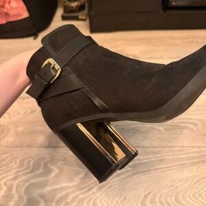 Chic Black Heeled Boots with Gold Accent